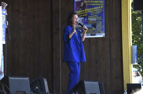 Linda Bengtzing och traktorparad på Harlösadagen